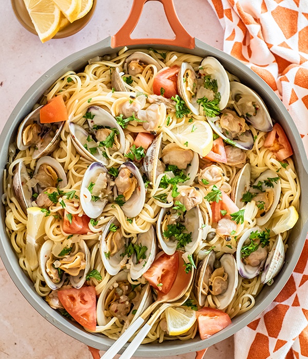 Lemon Wine Clam Linguine