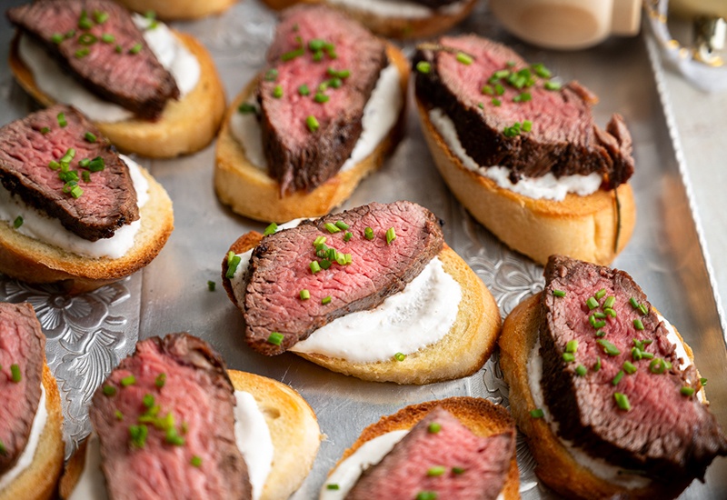 Steak Crostini with Horseradish Sauce